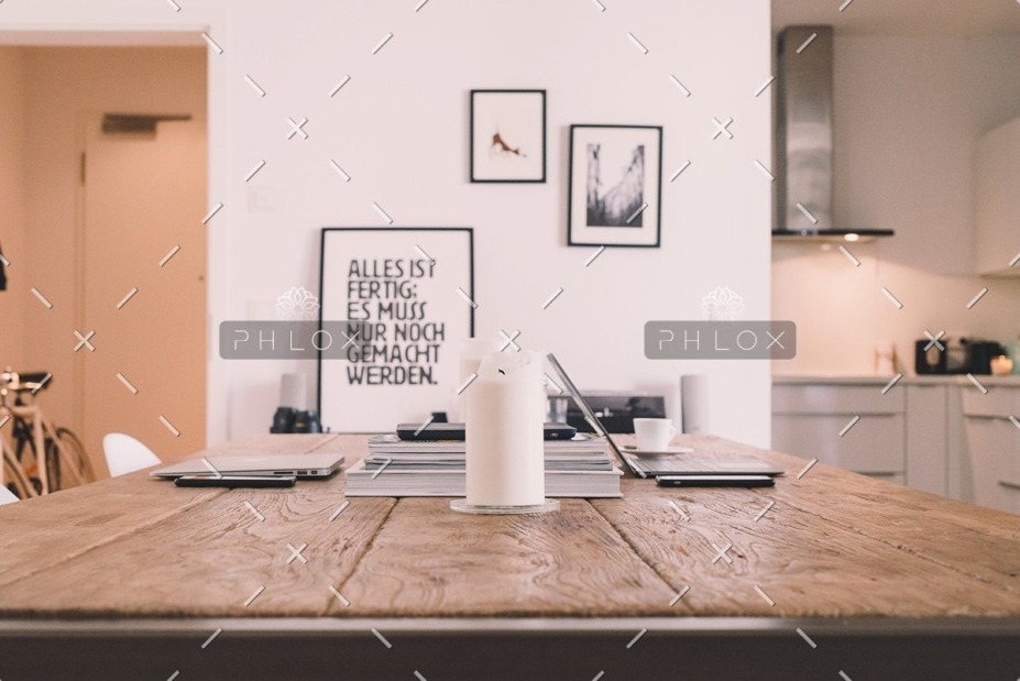 demo-attachment-346-photo-1452457436726-a8e6ea2adf29