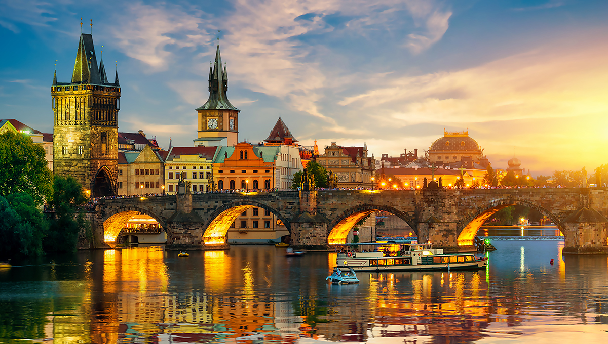 A breathtaking sunset over the Vltava River, highlighting one of the most picturesque things to do in Prague for couples.