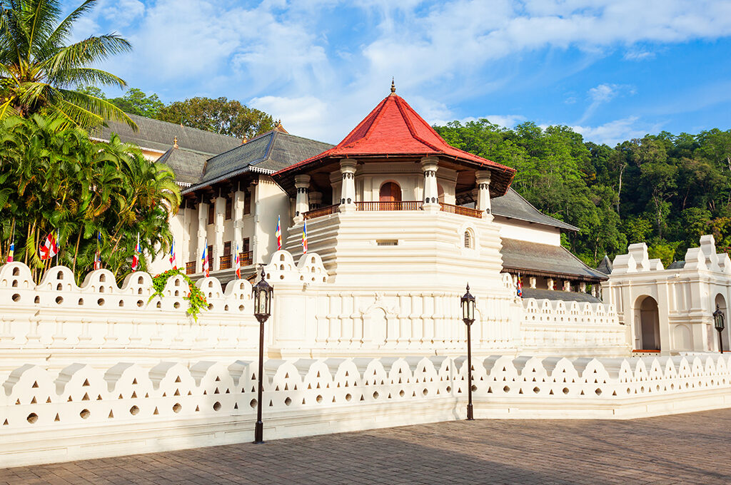 The historic Temple of the Sacred Tooth Relic in Kandy, a cultural landmark that helps answer the question is sri lanka safe for solo female travellers while exploring the country’s heritage.