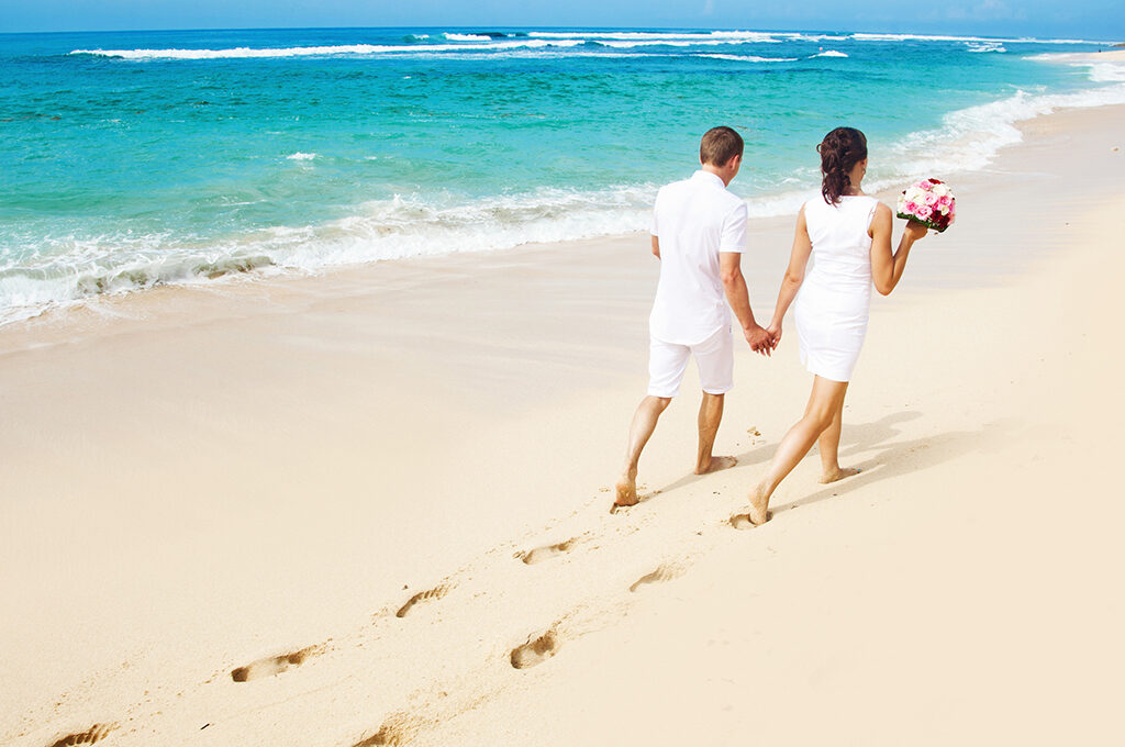 Coupl in Bali Beach,Best place to stay in bali for couples - VGUK Blog