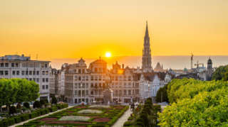A panoramic sunset view of a lush green park in Brussels City Center, offering a scenic perspective for travelers deciding where to stay in Brussels.