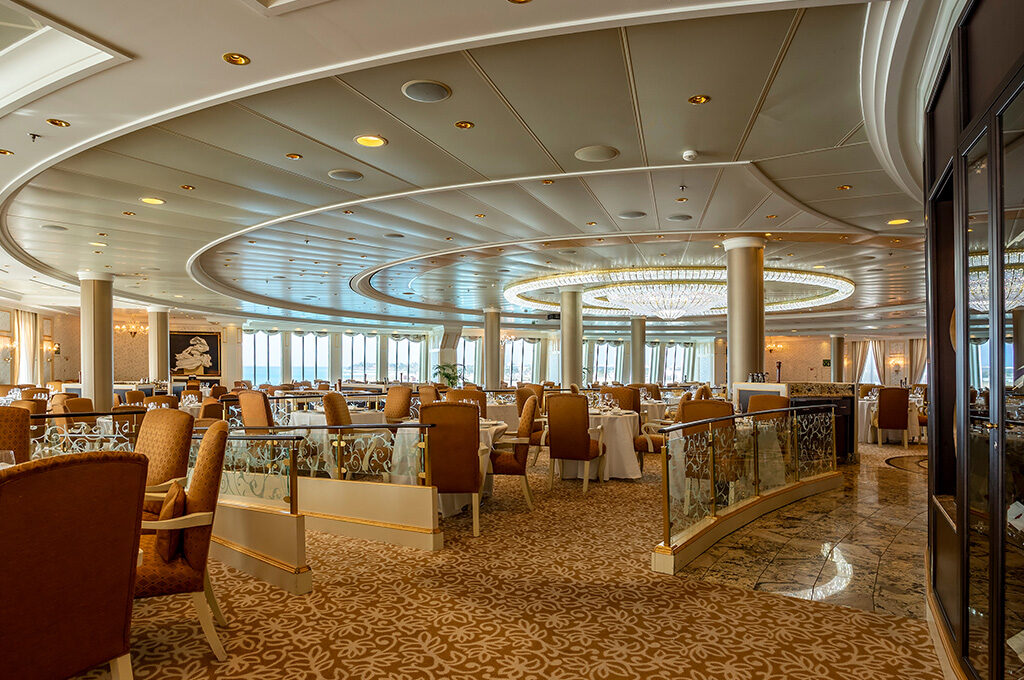 Fine dining aboard an Oceania Cruises ship,Top 10 Luxury Cruise Lines - VGUK Blog