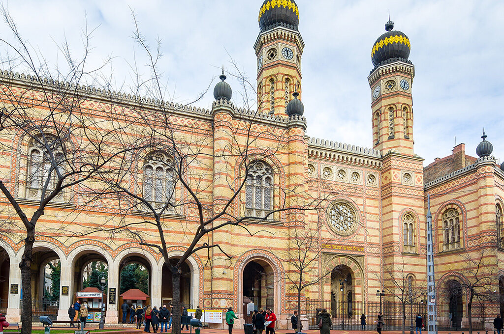 Great Synagogue Budapest Dohany Street,Top things to do in Budapest - VGUK Blog..