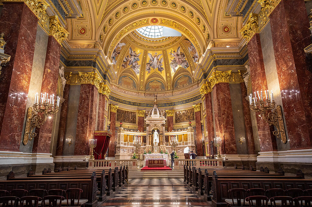 St. Stephen's Basilica Budapest interior dome,Best Free Things to Do in Budapest-VGUK Blog